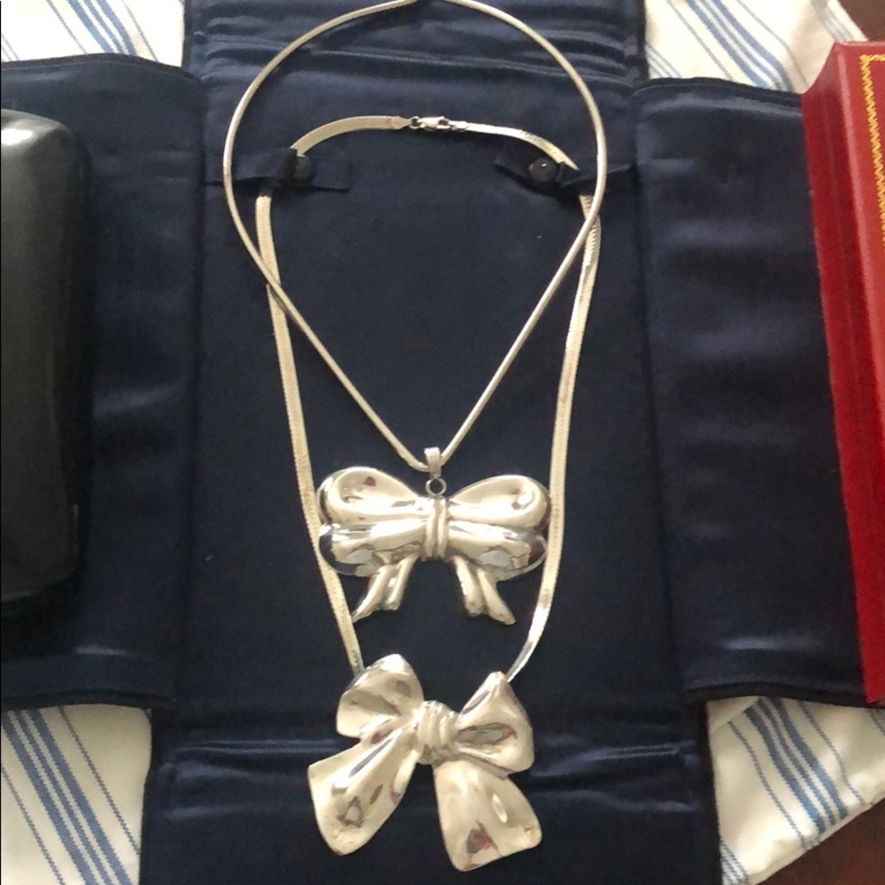 GORGEOUSSETof “mix&match” silver bows & necklaces!